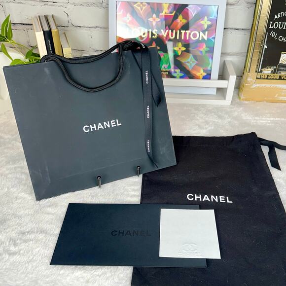 CHANEL Dust Bag, Shopping Bag, note paper, envelope and ribbon gift packaging - Picture 1 of 6
